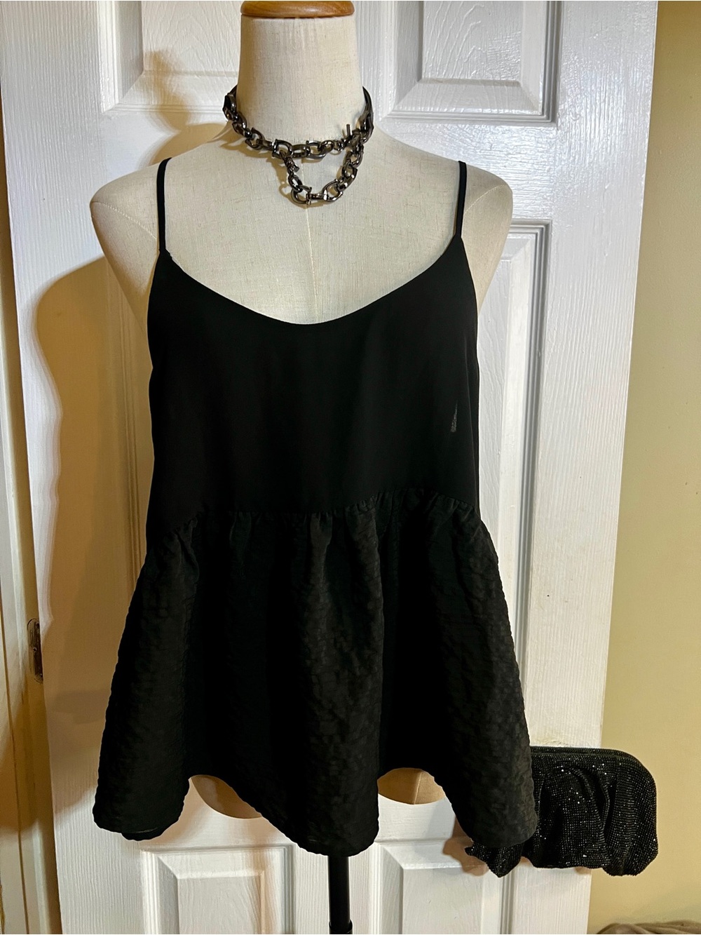 RO & DE Wms Black Crinkle Ruffle Strappy Cropped Babydoll Top M